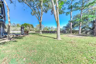 405 Karlis Dr, Alvin, TX 77511 - Photo 36