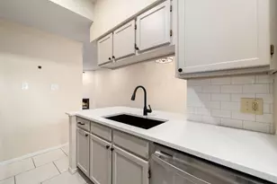 7575 Cambridge St, Houston, TX 77054 - Photo 10