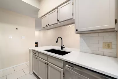 7575 Cambridge Street #1604, Houston, TX 77054 - Photo 10