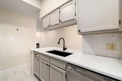 7575 Cambridge Street #1604, Houston, TX 77054 - Photo 10