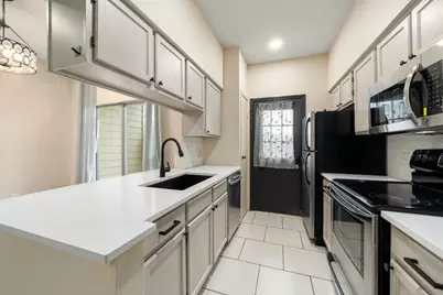 7575 Cambridge Street #1604, Houston, TX 77054 - Photo 8