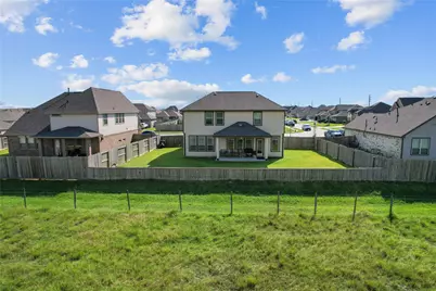 7207 Hillside Avenue, Mont Belvieu, TX 77523 - Photo 2