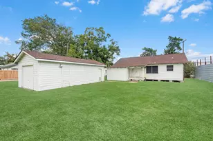 312 N Magnolia St, Highlands, TX 77562 - Photo 18