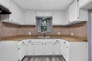 312 N Magnolia St, Highlands, TX 77562 - Photo 10