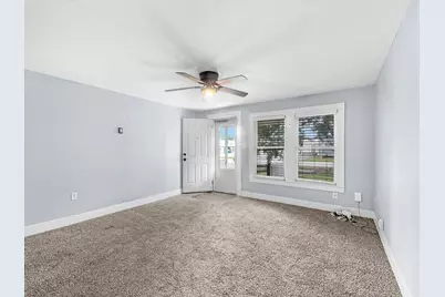 312 N Magnolia Street, Highlands, TX 77562 - Photo 4