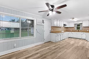 312 N Magnolia St, Highlands, TX 77562 - Photo 8