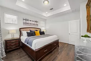 3119 Longleaf Meadows Dr, Houston, TX 77063 - Photo 8