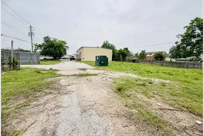 3910 Anderson Road, Houston, TX 77053 - Photo 2