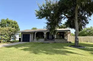52 Periwinkle Ct, Lake Jackson, TX 77566 - Photo 1