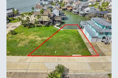 135 Tamana Dr, Tiki Island, TX 77554 - Photo 1