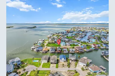 135 Tamana Dr, Tiki Island, TX 77554 - Photo 8