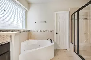 14823 Twin Waters CT, Houston, TX 77044 - Photo 28