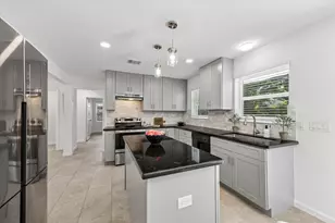 4017 Woodfin St, Houston, TX 77025 - Photo 8