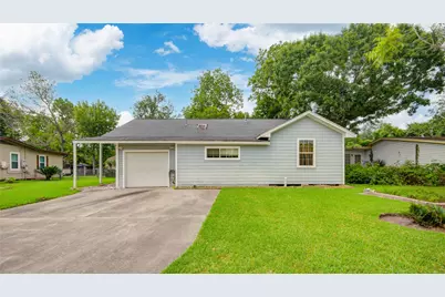 117 Camellia Street, Lake Jackson, TX 77566 - Photo 2