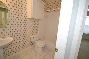 15307 Amesbury Ln, Sugar Land, TX 77478 - Photo 6