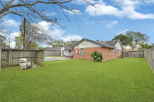 1606 Clayton Dr, Baytown, TX 77520 - Photo 12
