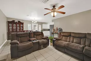 1606 Clayton Dr, Baytown, TX 77520 - Photo 2