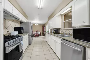 1606 Clayton Dr, Baytown, TX 77520 - Photo 6