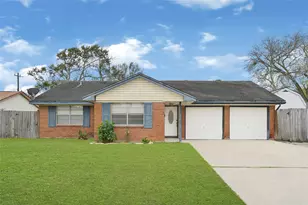 1606 Clayton Dr, Baytown, TX 77520 - Photo 1