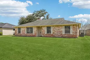 4315 Ravine Dr, Friendswood, TX 77546 - Photo 2