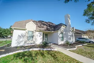 303 Swords Bend, Stafford, TX 77477 - Photo 2