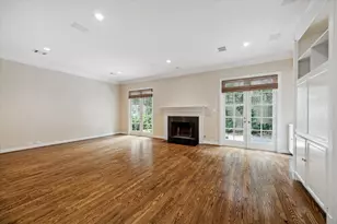 2 S Briar Hollow Ln, Houston, TX 77027 - Photo 10