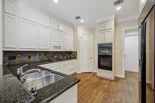 2 S Briar Hollow Ln, Houston, TX 77027 - Photo 12