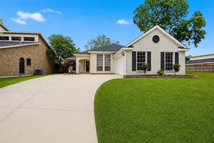 10707 Crestfield Ct, Houston, TX 77070 - Photo 2