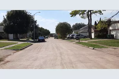 8223 Furlong Lane, Houston, TX 77071 - Photo 22