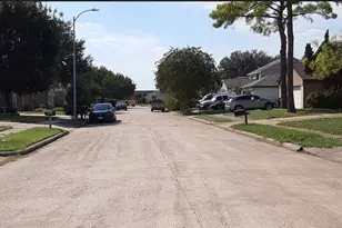 8223 Furlong Ln, Houston, TX 77071 - Photo 22