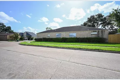 7735 Quail Meadow Drive, Houston, TX 77071 - Photo 46