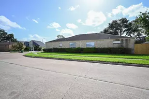 7735 Quail Meadow Dr, Houston, TX 77071 - Photo 46