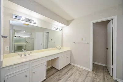 7735 Quail Meadow Drive, Houston, TX 77071 - Photo 36