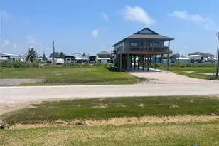 1166 N Monkhouse Dr, Crystal Beach, TX 77650 - Photo 4