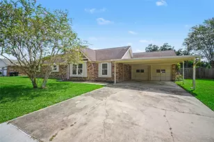 1909 Adams St, Alvin, TX 77511 - Photo 2