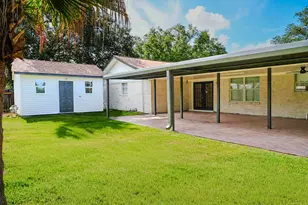 800 Rosewood Dr, Baytown, TX 77520 - Photo 24