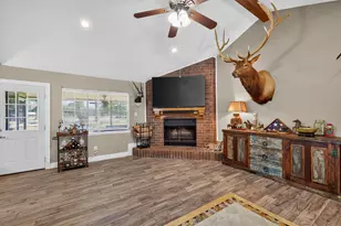 727 Cindy Ln, Cove, TX 77523 - Photo 4