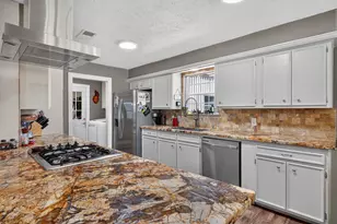 727 Cindy Ln, Cove, TX 77523 - Photo 6