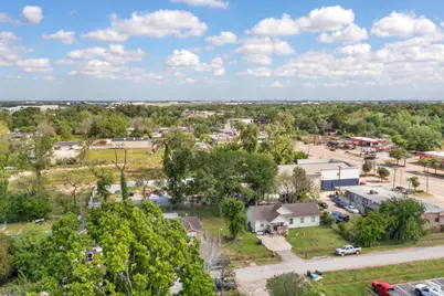 7609 Red Robin Lane, Houston, TX 77075 - Photo 10