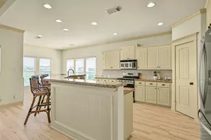 13610 Windlass Cir, Galveston, TX 77554 - Photo 12