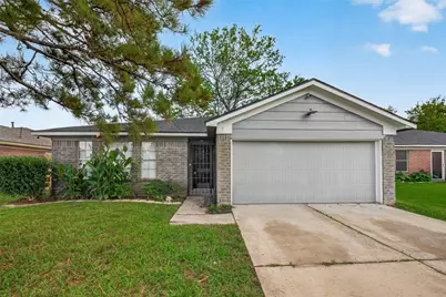 4718 Fairgreen Lane, Houston, TX 77048 - Photo 1