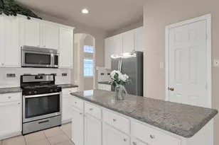 30 Hidden Meadow Dr, The Woodlands, TX 77382 - Photo 6