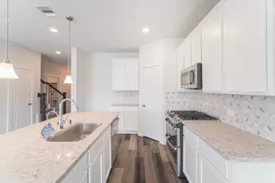 10313 S Goshawk Trl, Conroe, TX 77385 - Photo 10