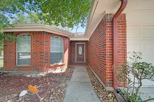 135 Fairwind Trail Dr, The Woodlands, TX 77385 - Photo 4
