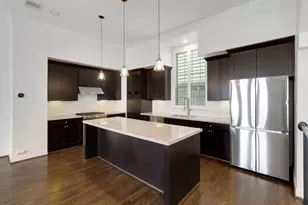 1030 W 26th St, Houston, TX 77008 - Photo 12