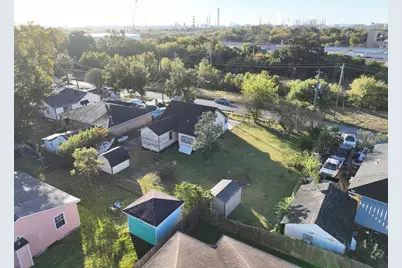 9429 E Avenue H, Houston, TX 77012 - Photo 2