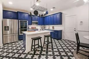 1111 W 26th St, Houston, TX 77008 - Photo 8