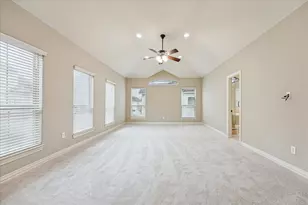 2 Schwab Ln, Houston, TX 77055 - Photo 4