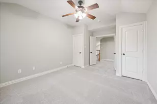 2 Schwab Ln, Houston, TX 77055 - Photo 12