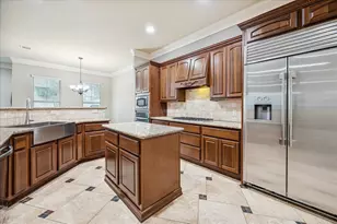 2 Schwab Ln, Houston, TX 77055 - Photo 2